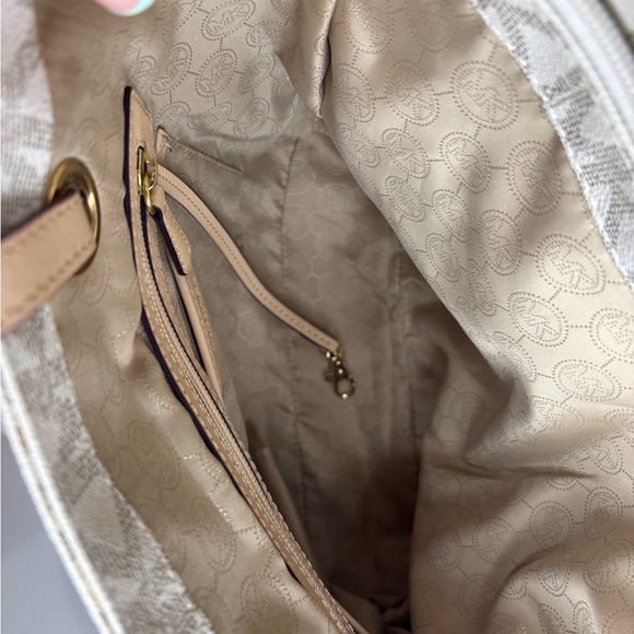 Michael Kors Jet Set - Picture 8 of 8